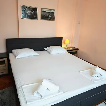Two-bedroom In The Center *
