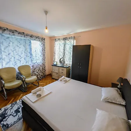 Two-bedroom In The Center Lägenhet *